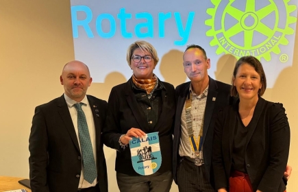 Guillaume (Adjoint du Gouverneur), Fanny (impétrante), Jean-Bernard (Président) et Sylviane (marraine)